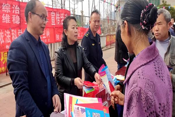 縣司法局開展“法援惠民生 服務(wù)農(nóng)民工”公益法律服務(wù)宣傳活動