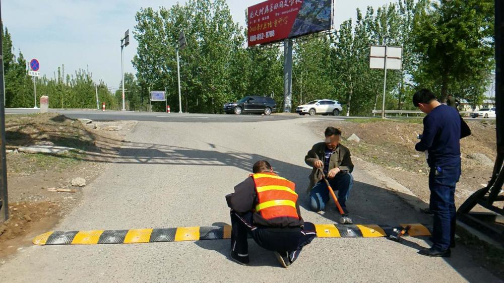 廊坊農村道路安全升級 137處停車讓行標志及減速帶安裝紀實